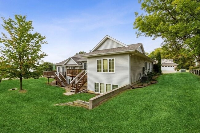 Building Photo - 1426 Ranier Dr