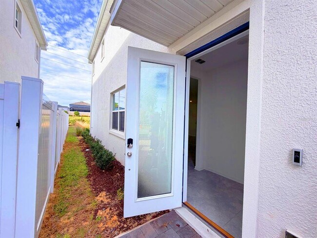 Foto del edificio - 398 Bogey Dr