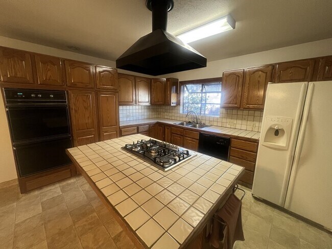 Building Photo - Beautiful 3 Bedroom Home in Great Campbell...