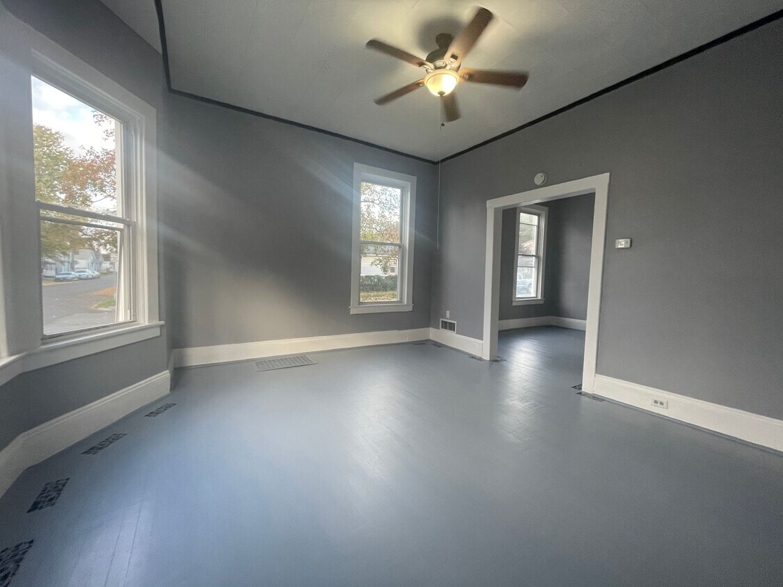 662 6th Ave Unit Apt 1, Troy, NY 12182 Room for Rent in Troy, NY