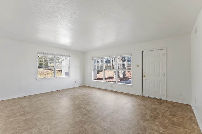 Building Photo - 600 Offutt St