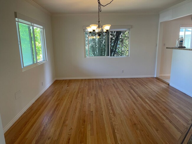 Building Photo - 5623 Murietta Ave