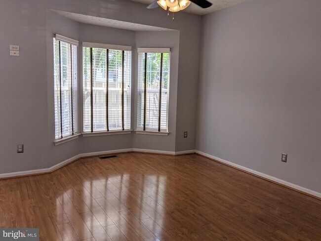 Foto del edificio - 307 Timberbrook Ct