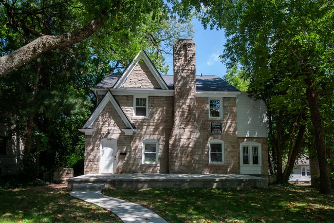 Photo - 706 N. Washington Apartment