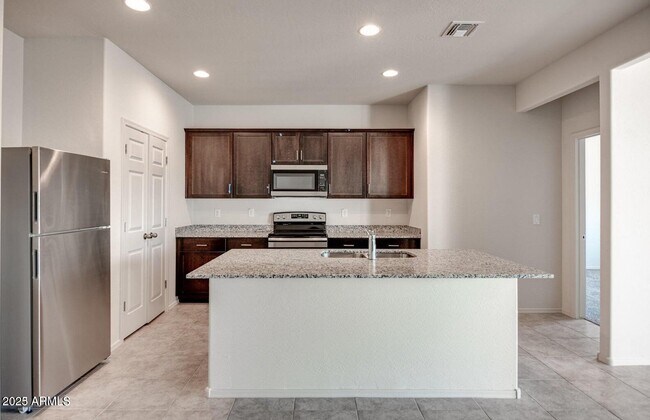 Foto del edificio - 18091 N Presley Ln