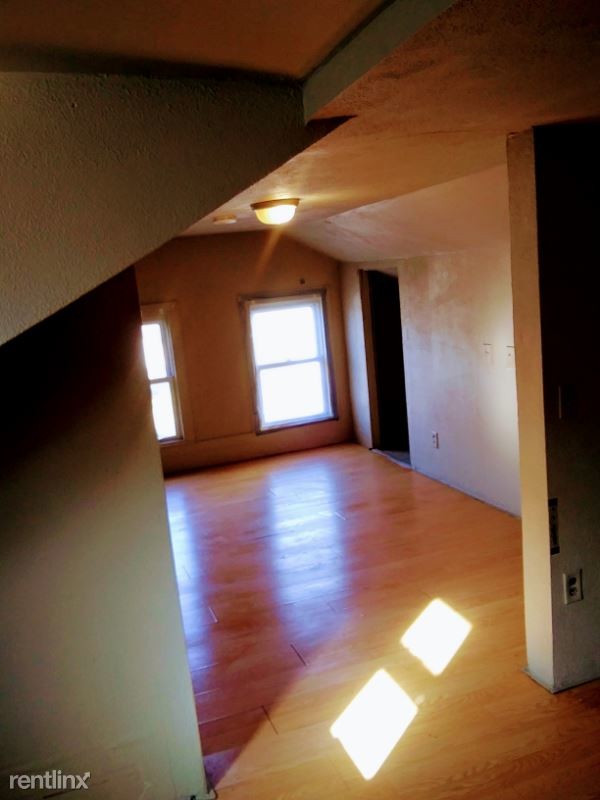 Building Photo - 4 br, 1 bath House - 1214 N State Street