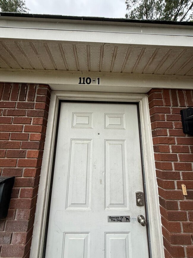 Foto del edificio - Studio available 9/1/2026!!