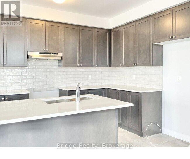 Building Photo - 744 Khalsa Dr
