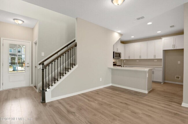 Foto del edificio - 591 Cherry Elm Dr