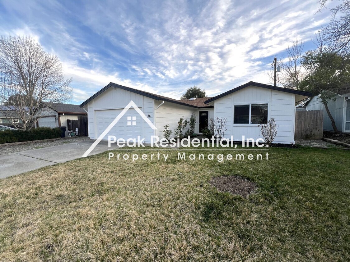Primary Photo - Wonderful 3bd/2ba Orangevale Home with 2 C...