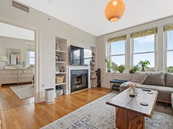 Foto del edificio - 2025 Commonwealth Ave