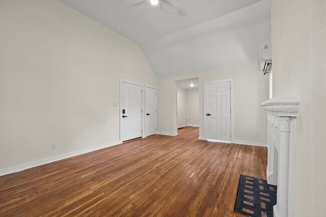Foto del edificio - 1383 Eastview Ave