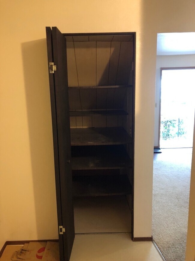 Building Photo - Steps Away from Alki Beach!! Two Level 2bd...