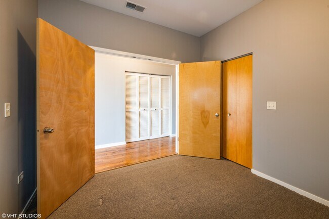 Building Photo - 2933 N Clybourn Ave
