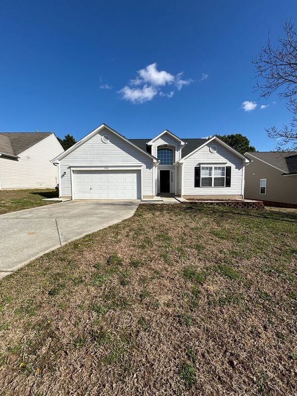 Building Photo - 2945 Deep Cove Dr NW