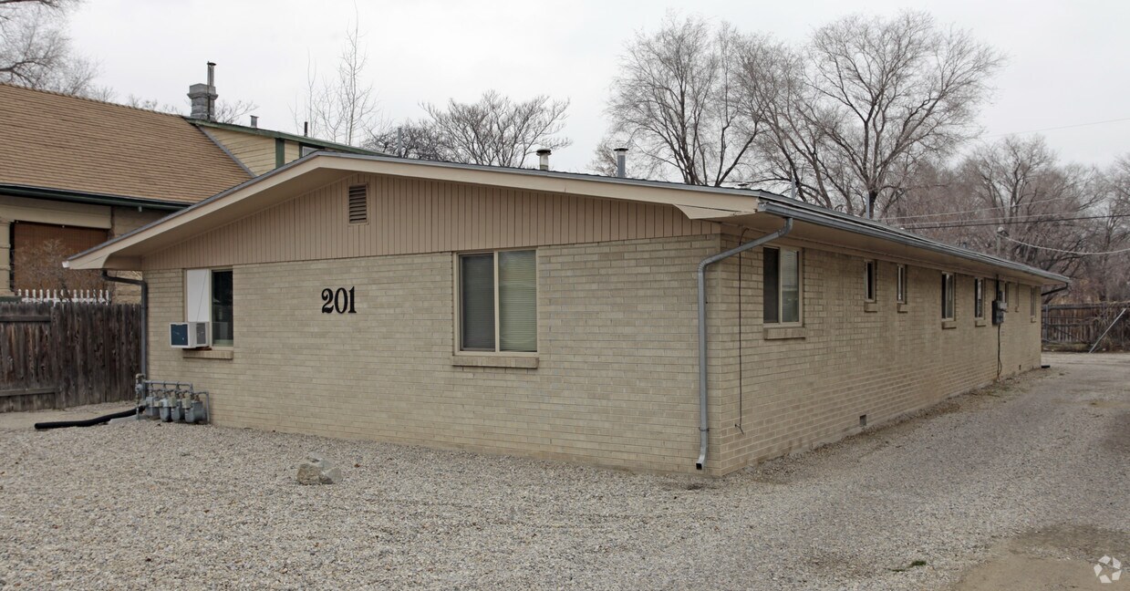 Building Photo - 201 E Baird Ave