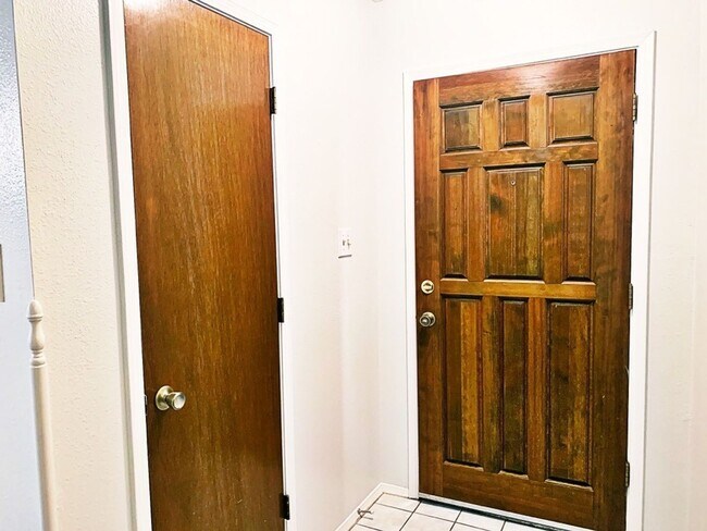Foto del edificio - Beautiful  3 bedroom, 2 bath home with 2 car garage.
