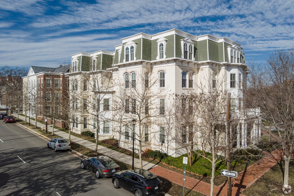 Foto principal - 900 N Washington St