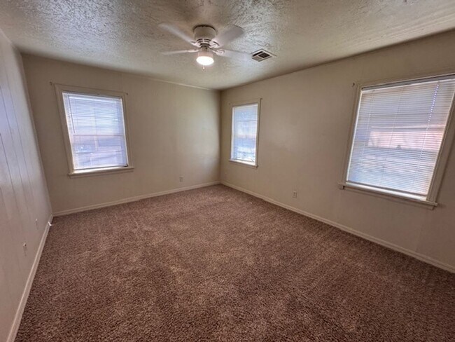 Foto del edificio - 2916 Shirley Ln