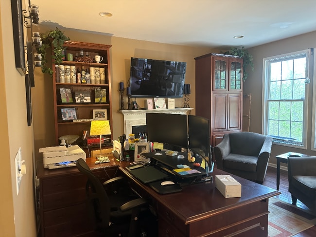 Building Photo - 8 Cobblestone Ct