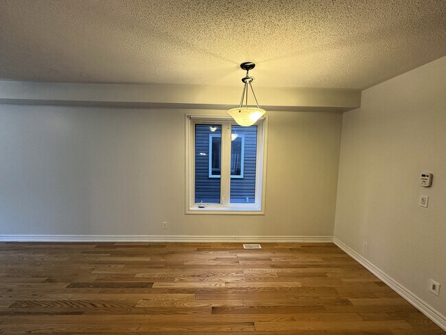 Photo du bâtiment - Corner Townhouse With Finished Basement in Windfields Farm (3 Bed, 2.5 Bath)