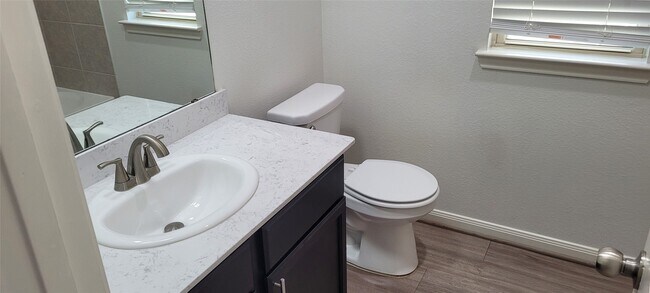 Foto del edificio - 6042 Carpenters Cove Ln