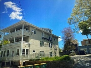 Building Photo - 8 Grand St