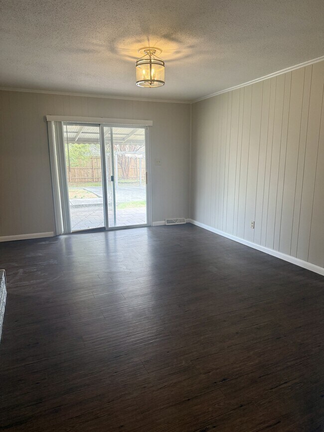 Foto del edificio - 928 Roderick Rd