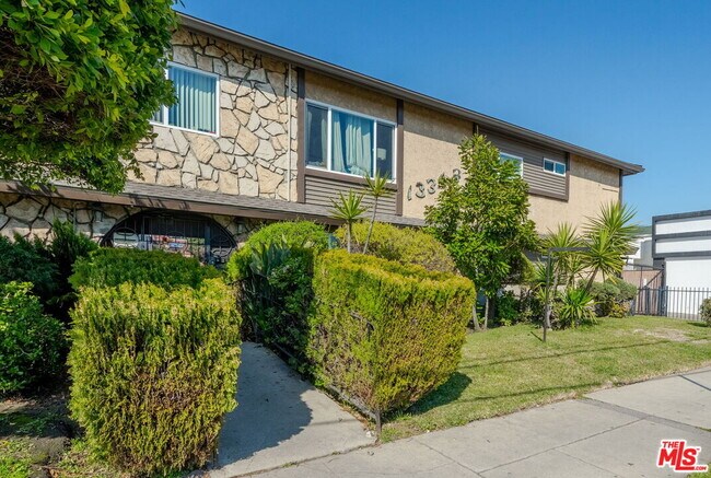 Building Photo - 13343 Victory Blvd