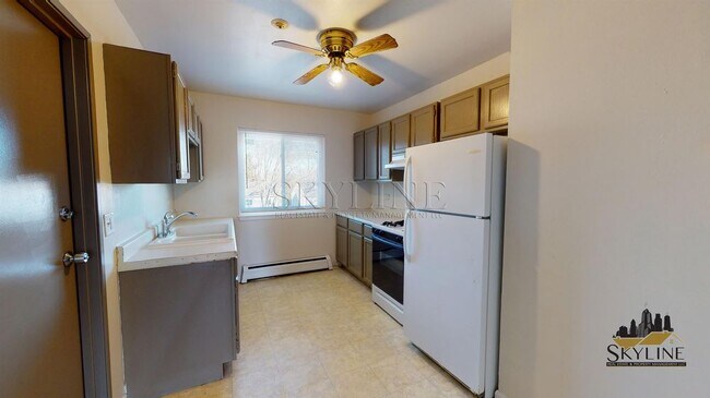 Building Photo - 750 Court of Birch Unit 3