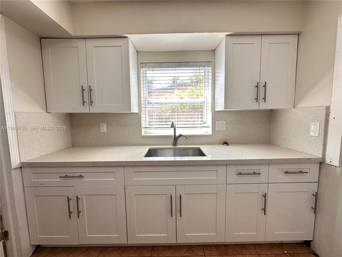 Building Photo - 180 Penn Way