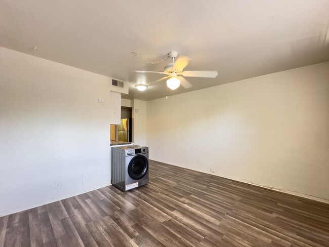 Foto del edificio - 1010 W 23rd St