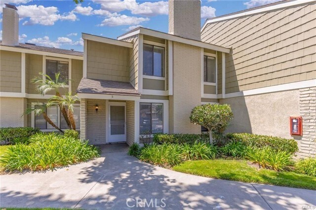 Building Photo - 5 Locust