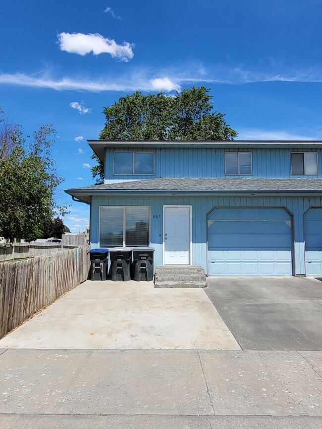 Building Photo - 805-805 S C St