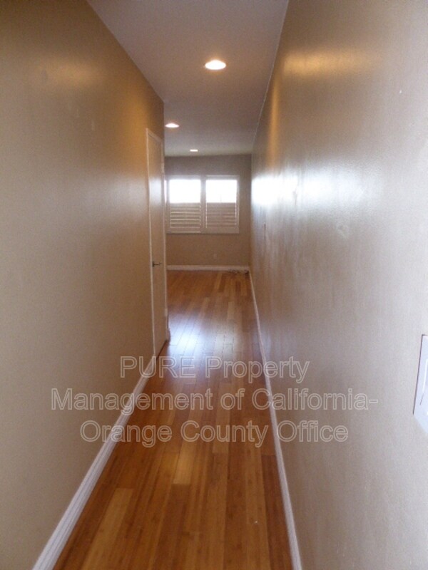 Building Photo - 1930 N Vermont Ave