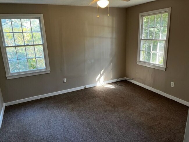 Building Photo - 3BD/2B Home Close to the Northside of Vald...