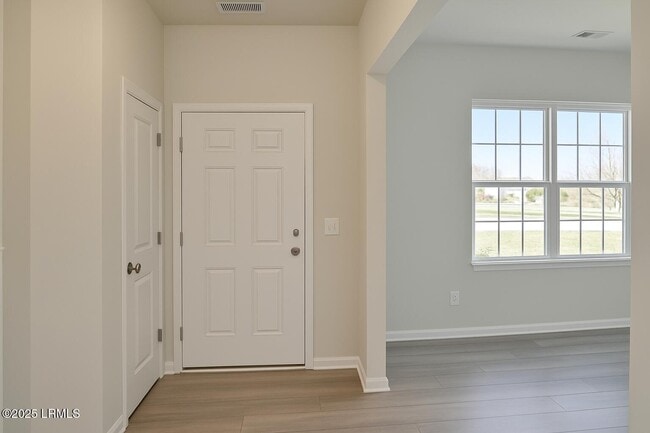 Building Photo - 15 Chauga St