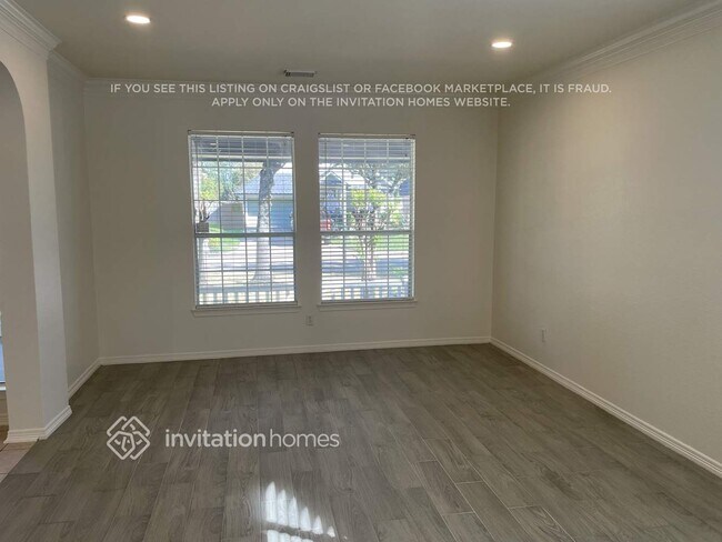 Foto del edificio - 15231 Henderson Point Dr