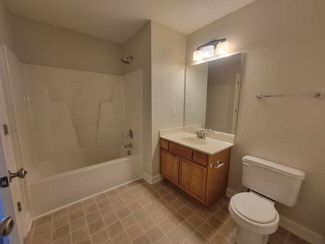 Foto del edificio - 2 Bedroom/2 Bath Condo in Ardmore Crest Co...