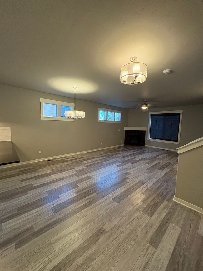 Foto del edificio - Newer 3 Bedroom / 2.5 Bathroom + Loft in the Ochoco Pointe Community