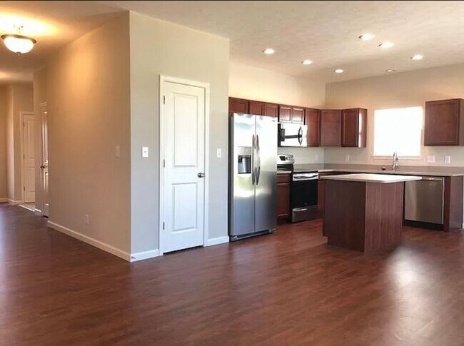 Foto del edificio - BRITTANY CHASE...3 Bedroom 2 bath