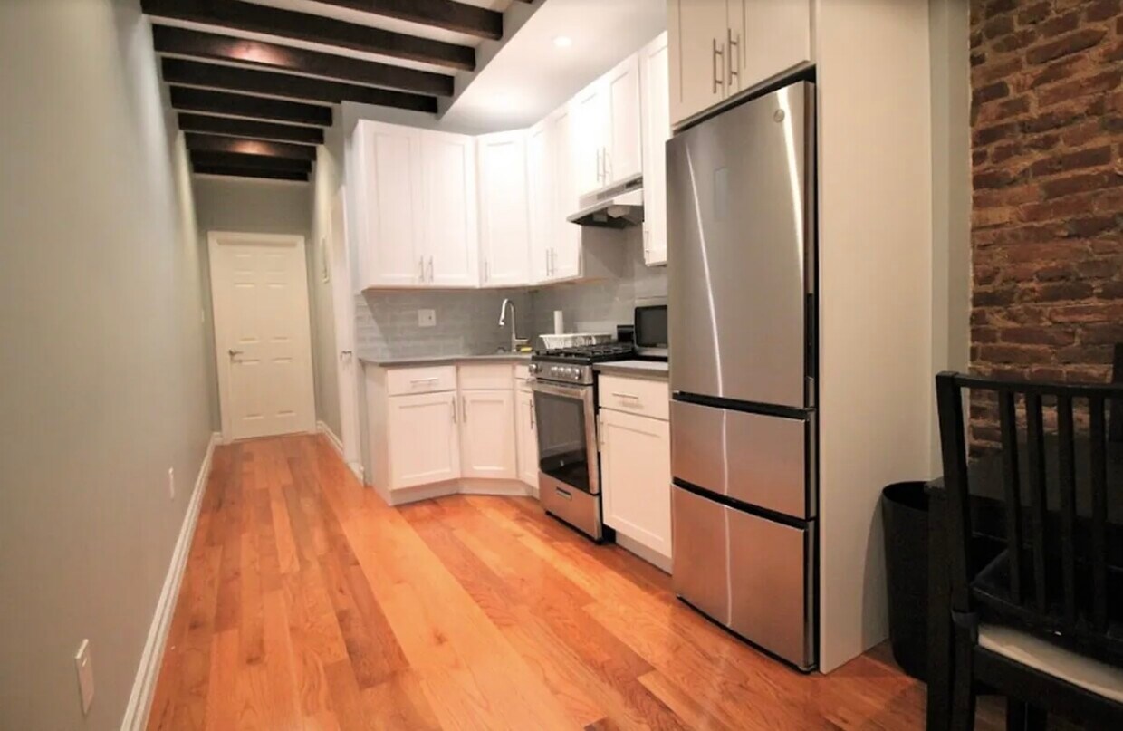 Primary Photo - 1468 Myrtle Ave