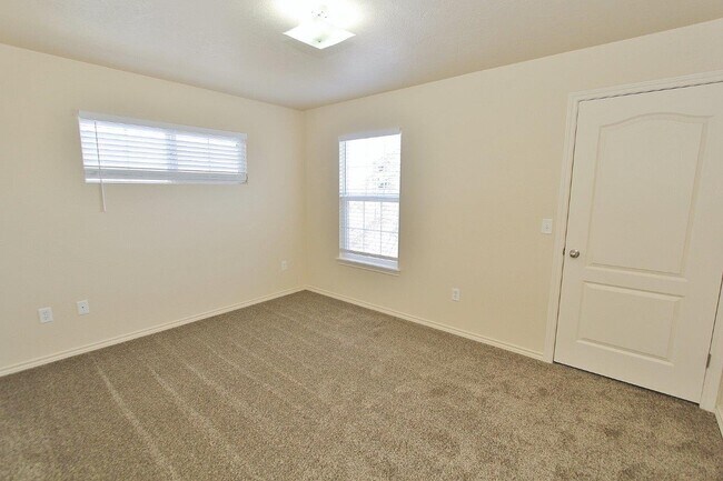 Foto del edificio - 11840 Cloverbrook Ln