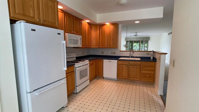 Foto del edificio - 4BD/2BA Forest Run Townhouse in Williston