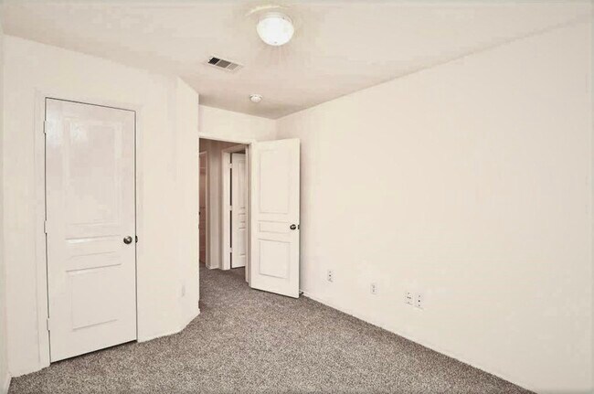 Foto del edificio - 16747 Libson Falls Dr