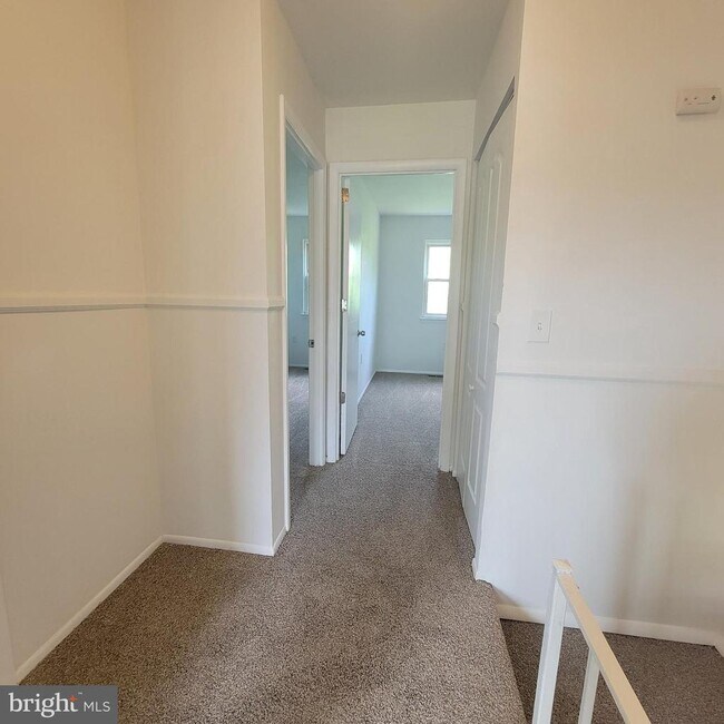 Foto del edificio - 8235 Tomlinson Ct