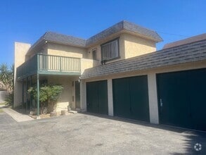 Building Photo - 481 N Cypress St