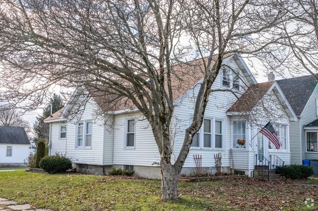 Building Photo - 401 Parkwood Ave