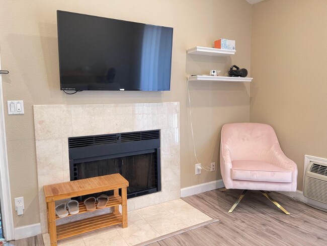 Building Photo - 2424 Balme Dr
