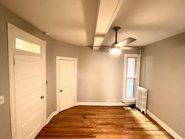 Bedroom. - 1332 E St NE